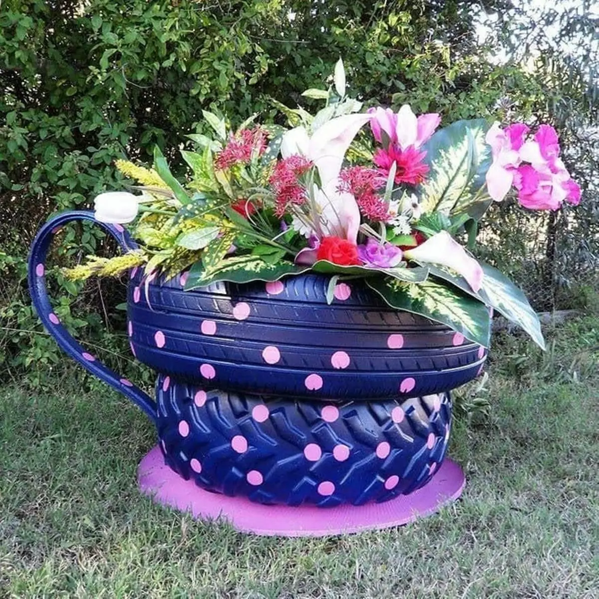 Клумбы из покрышек своими руками: оригинальное решение для дачника