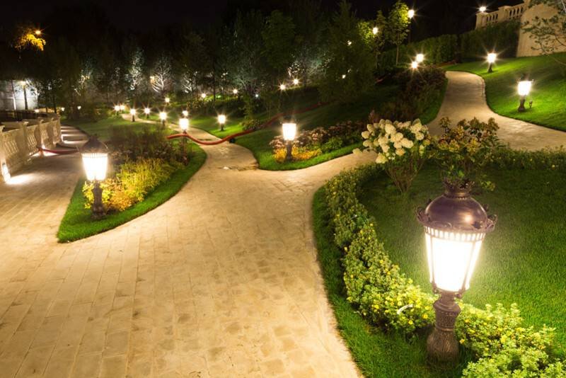 Вечернее освещение на садовом участке: создаем атмосферу магии и комфорта. Фото