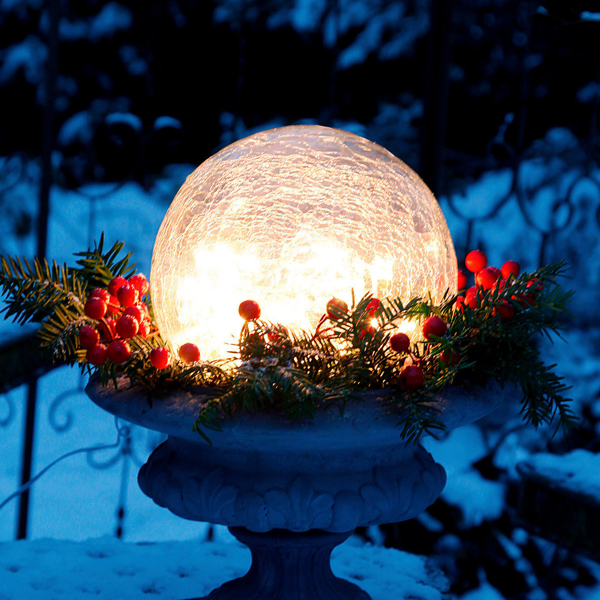 Новогодние украшения в саду: создание праздничной атмосферы вокруг дома
