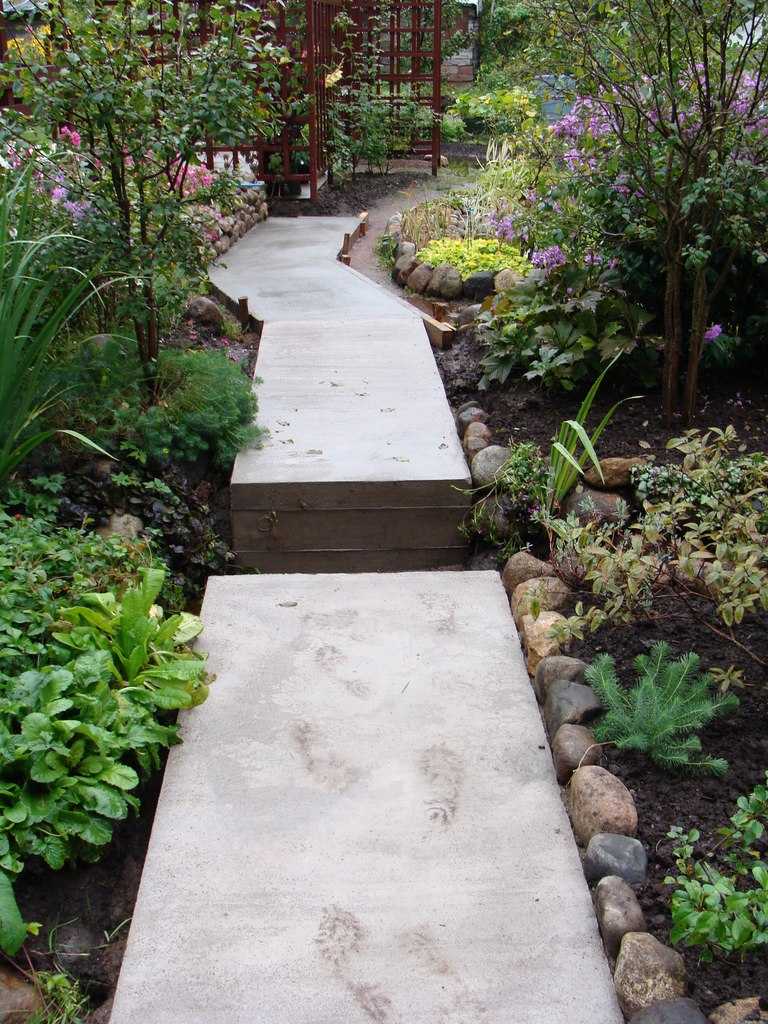 Как сделать раствор для садовых дорожек