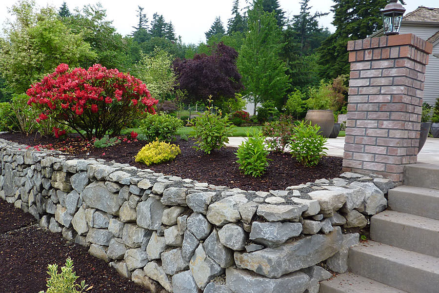 Клумбы из камней своими руками: красота, надежность и простота