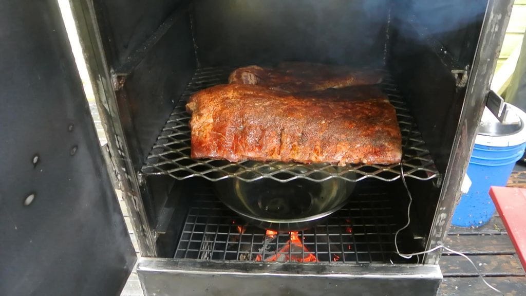 Коптильня для дачи своими руками: наслаждайтесь вкусным дымком