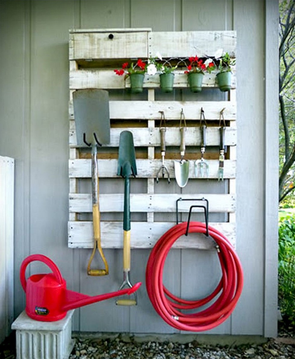 Где и как хранить инструменты на даче?