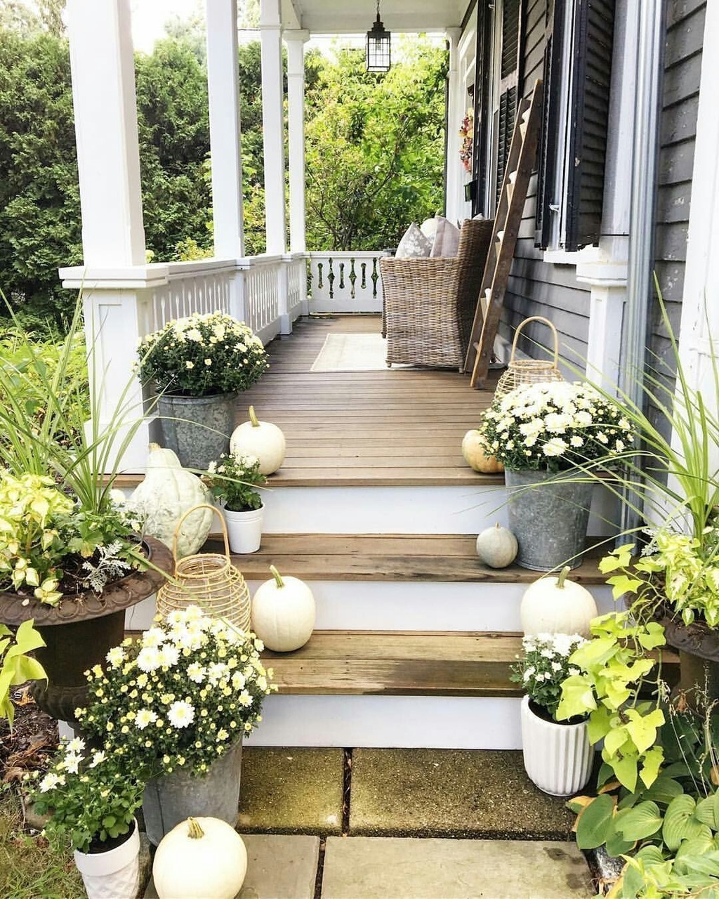 Дизайн оформления крыльца загородного дома