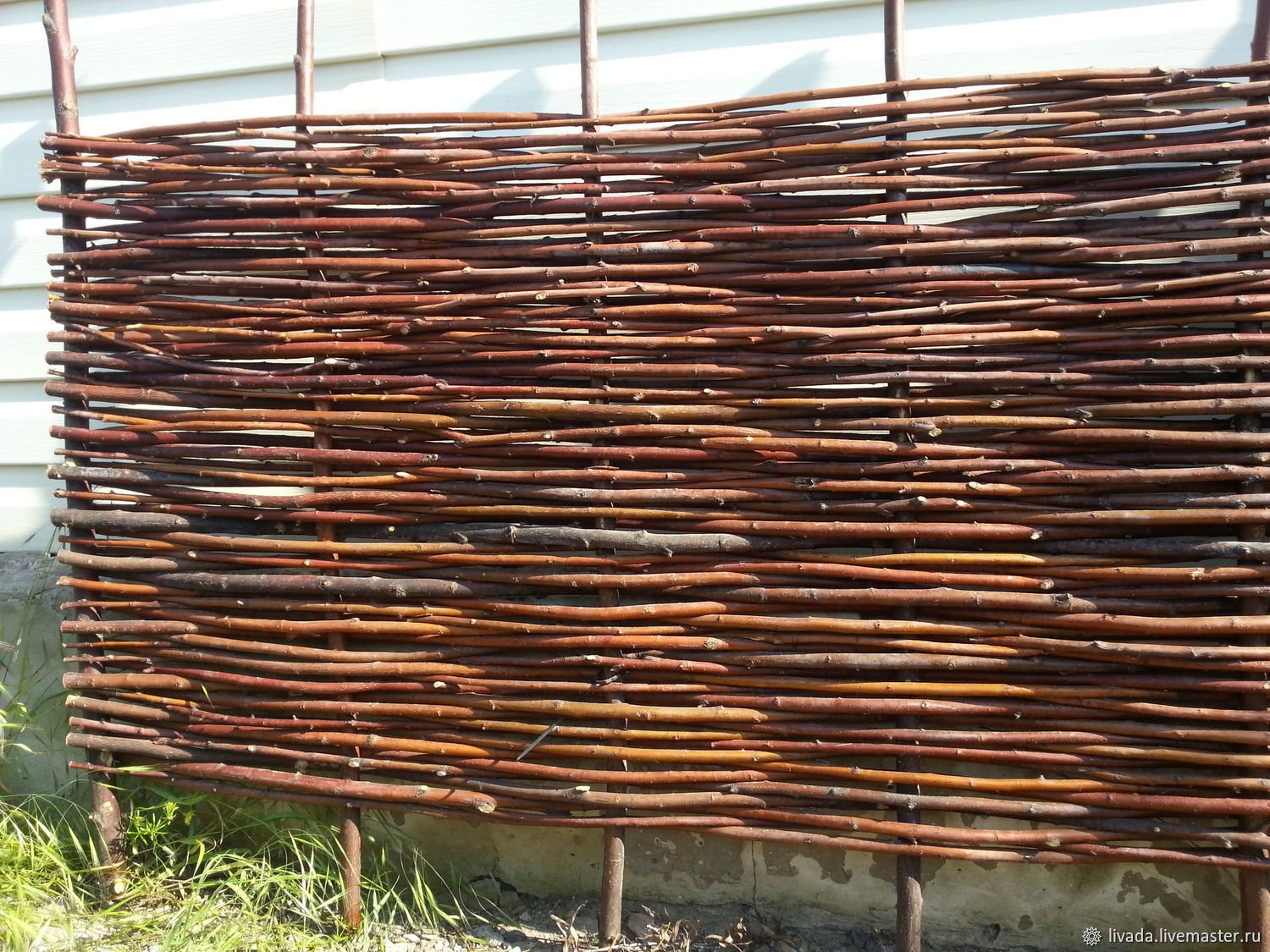 Плетенный деревянный забор: уникальное сочетание эстетики и прочности