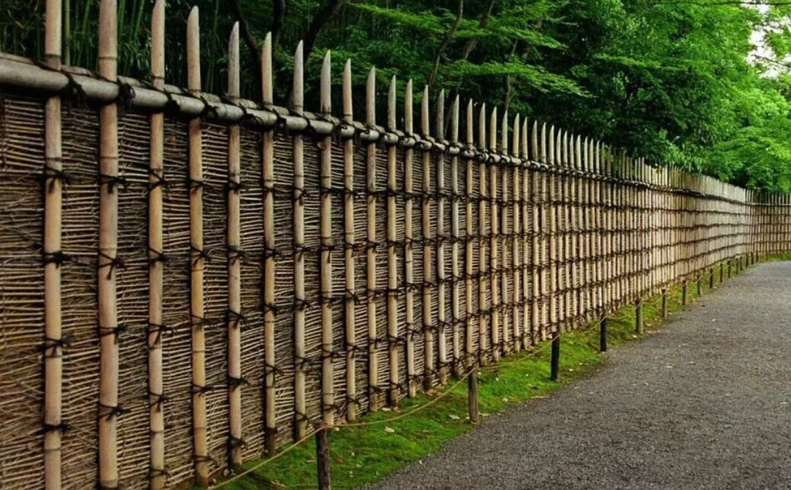 Плетенный деревянный забор: уникальное сочетание эстетики и прочности