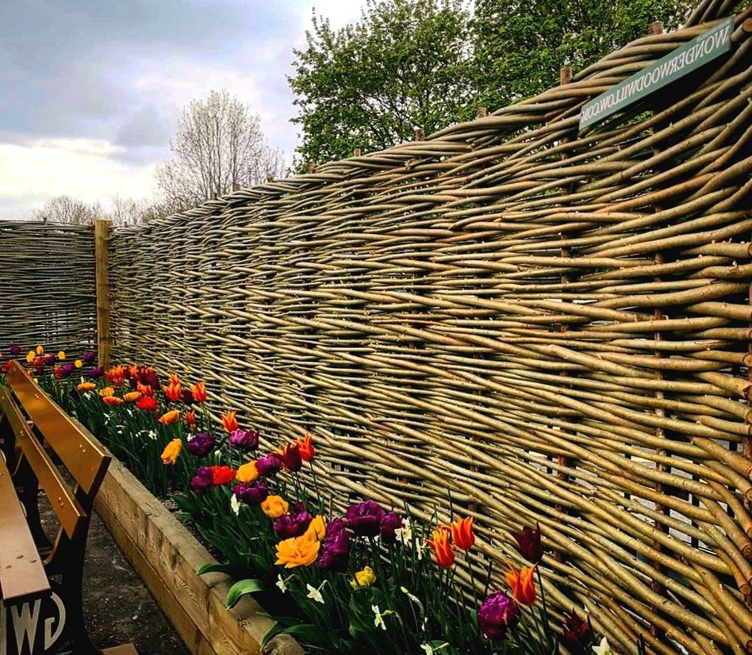 Плетенный деревянный забор: уникальное сочетание эстетики и прочности