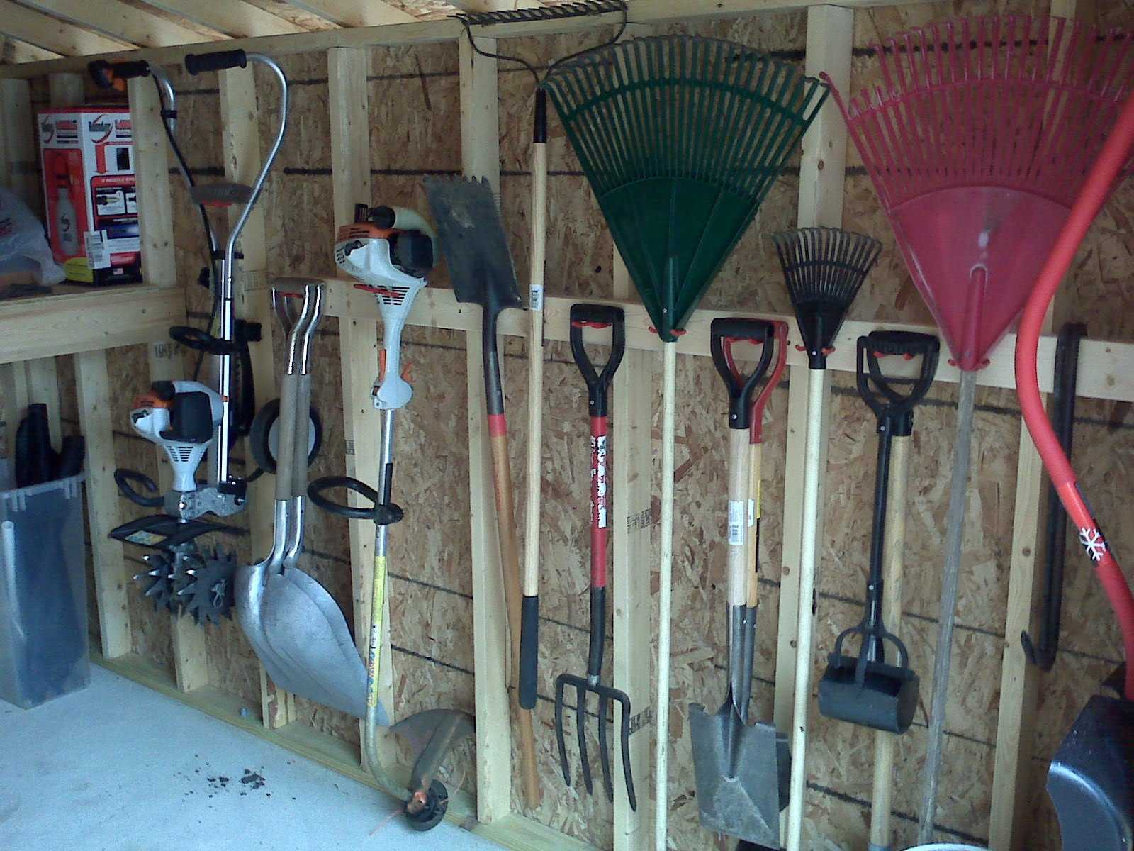 Где и как хранить инструменты на даче?