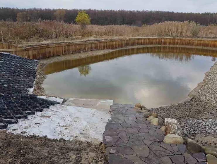 Способы укрепления берегов у водоемов на даче